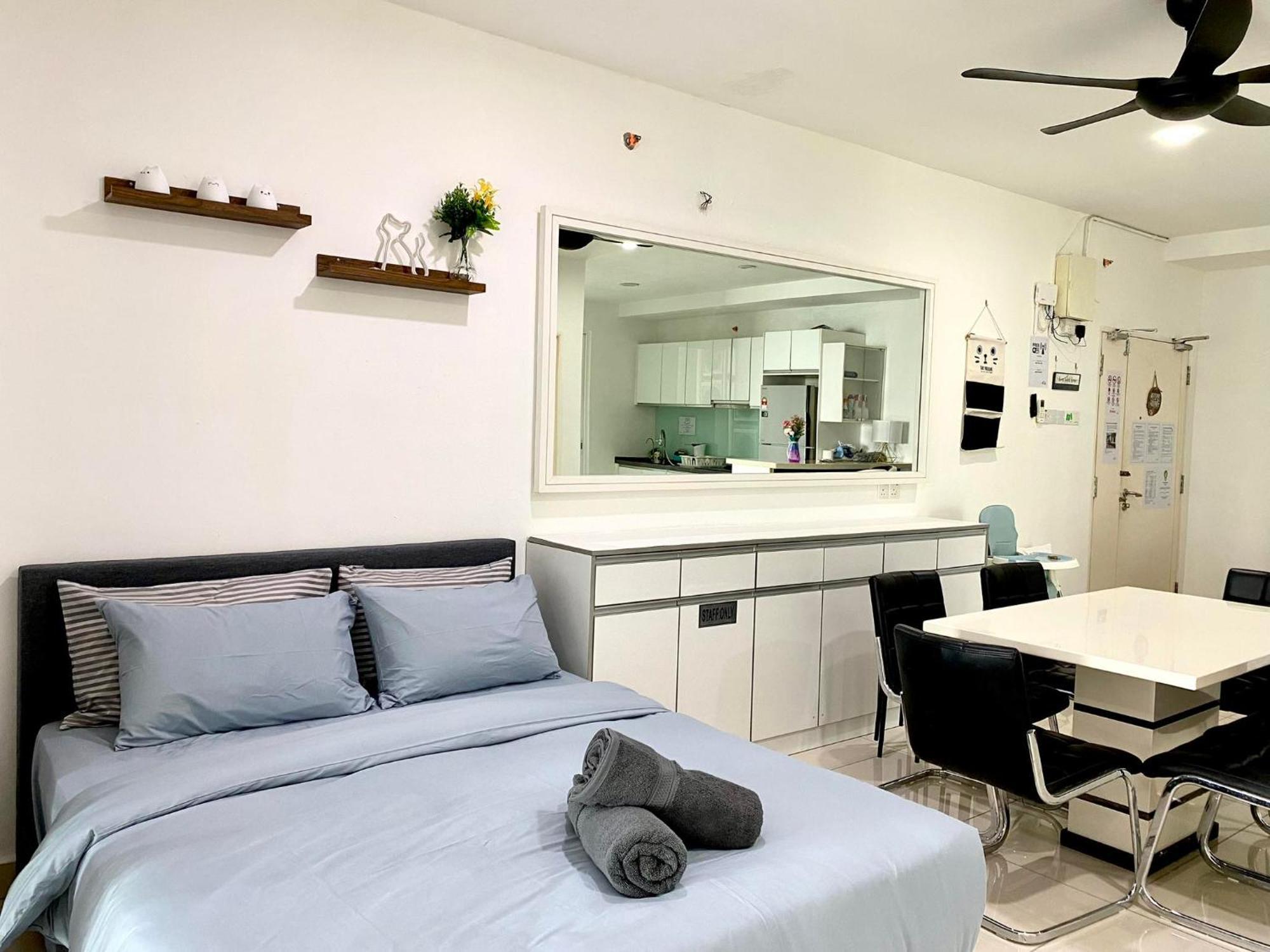 Mansion One Suite By Staycation Homestay Джордж Таун Екстериор снимка