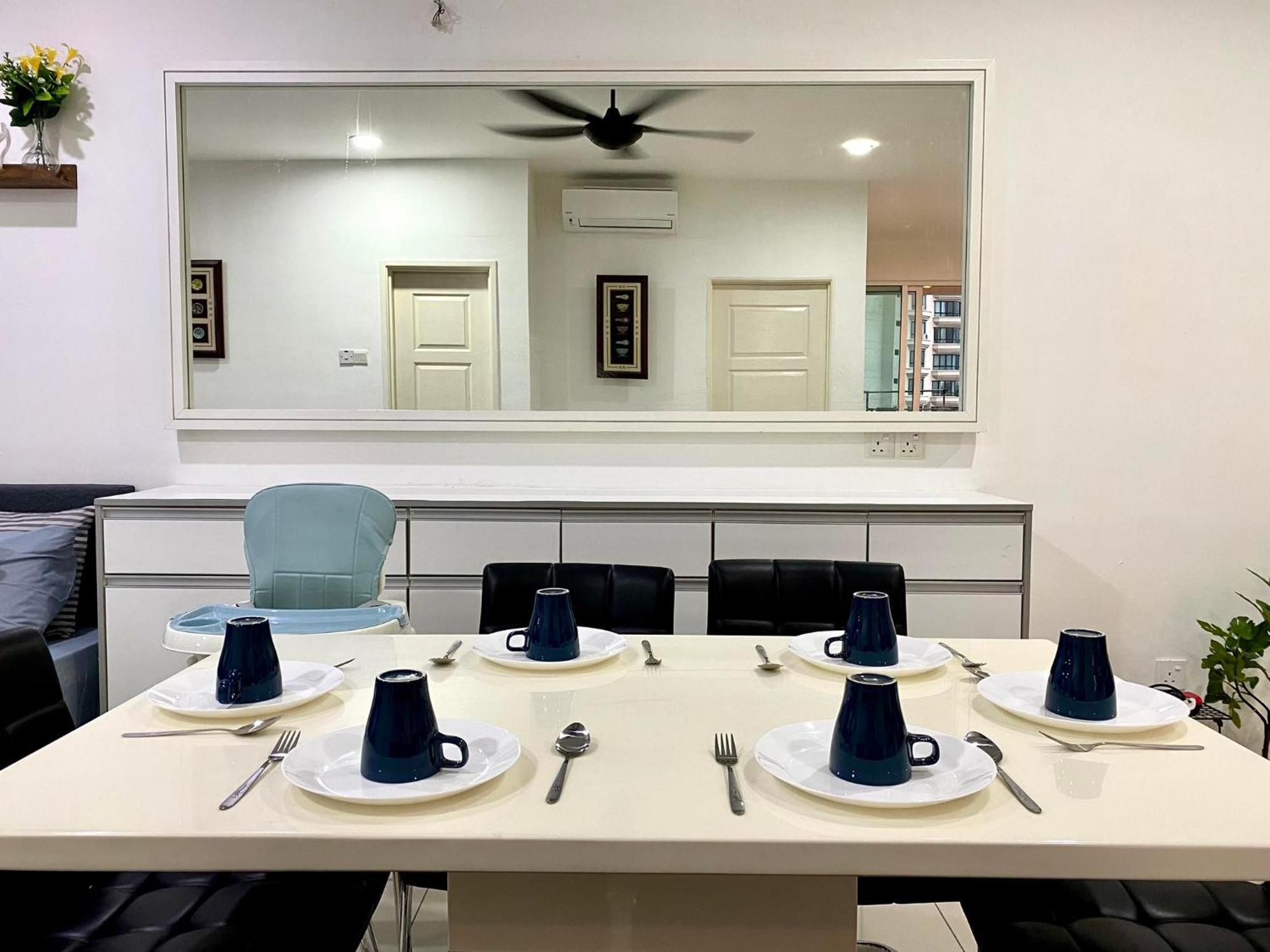 Mansion One Suite By Staycation Homestay Джордж Таун Екстериор снимка