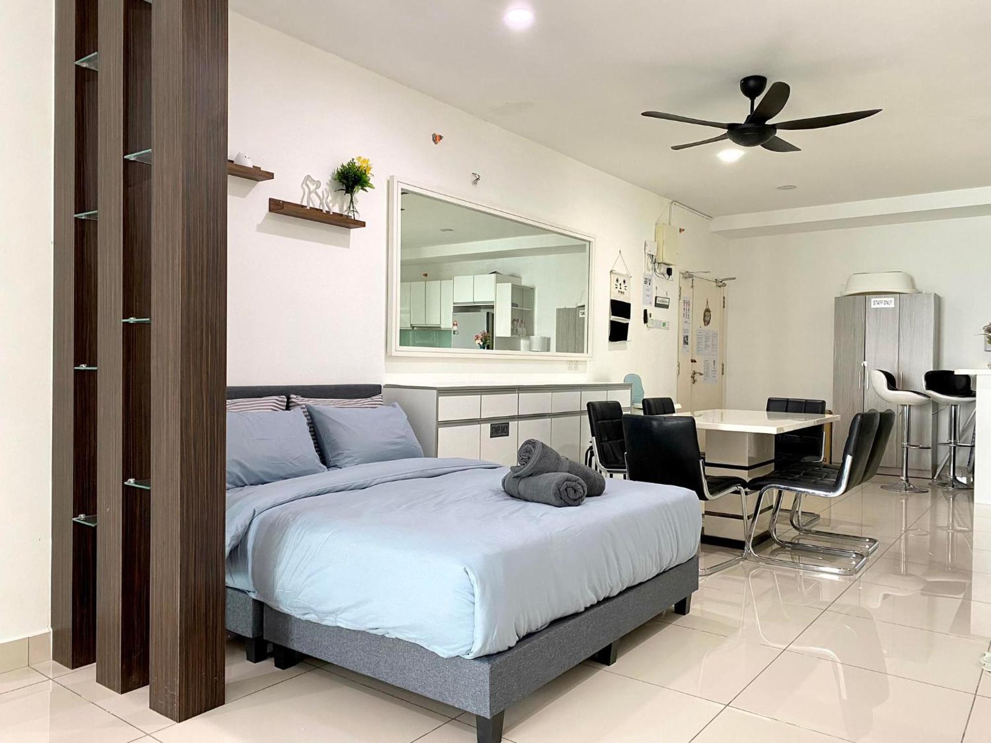 Mansion One Suite By Staycation Homestay Джордж Таун Екстериор снимка